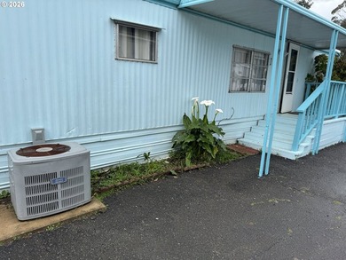 This sweet and comfortable two-bedroom, one-bath manufactured - photo 2