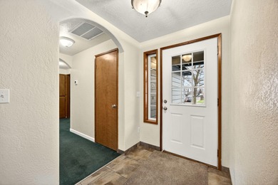 WOW 5 bedroom, 3 bathrooms Plus an office in a great Southwest