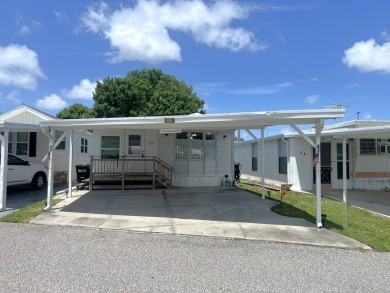 (private lake, pond, creek) Home For Sale in Holiday Florida