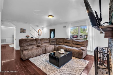 This well-maintained 4-bedroom, 2.5-bath colonial in Toms River - photo 4