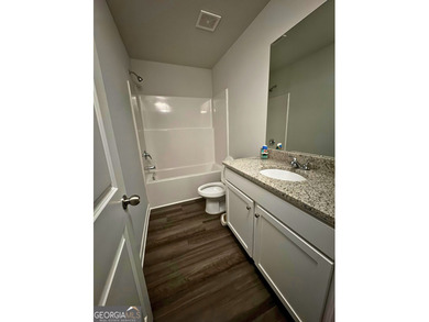 Move-in ready 3 bedroom, 2.5 bathroom townhome in Milledgeville - photo 24