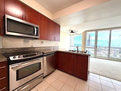 Experience high-rise living in this well-maintained 2-bedroom - photo 3
