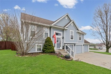 Beautifully maintained, 3 bedroom, 2 1/2 bath energy-efficient - photo 3