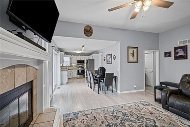 Beautifully maintained, 3 bedroom, 2 1/2 bath energy-efficient - photo 4