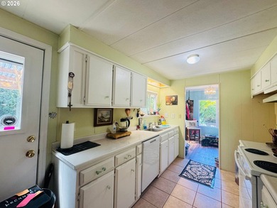 Charming 3BD/2BA manufactured home nestled at the end of a quiet - photo 5
