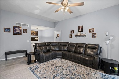 Beautifully maintained, 3 bedroom, 2 1/2 bath energy-efficient - photo 6
