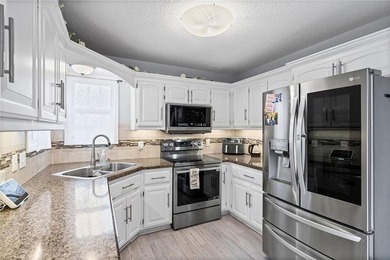 Beautifully maintained, 3 bedroom, 2 1/2 bath energy-efficient - photo 7