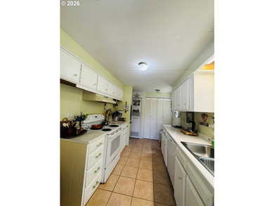 Charming 3BD/2BA manufactured home nestled at the end of a quiet - photo 7