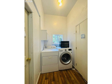 Charming 3BD/2BA manufactured home nestled at the end of a quiet - photo 10