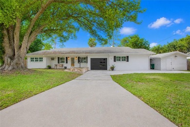 Lake Apopka Home For Sale in Winter Garden Florida