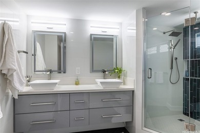 TURN-KEY PENTHOUSE 3Bed/2Bath/3Parking with over 600 sqft of - photo 8