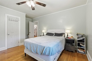Adorable, freshly updated 2-bed, 1 bath bungalow located in the - photo 21