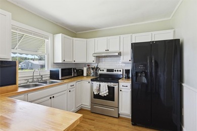 Adorable, freshly updated 2-bed, 1 bath bungalow located in the - photo 23