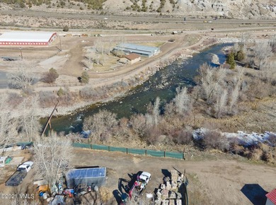 Large lot with great development potential, or just sit back and - photo 4
