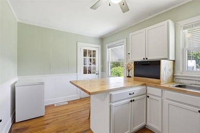 Adorable, freshly updated 2-bed, 1 bath bungalow located in the - photo 26