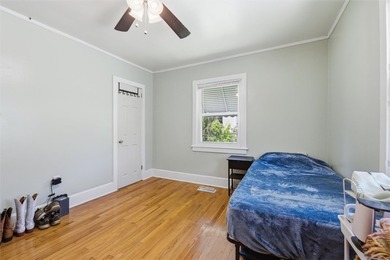 Adorable, freshly updated 2-bed, 1 bath bungalow located in the - photo 29