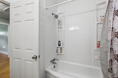 Adorable, freshly updated 2-bed, 1 bath bungalow located in the - photo 32