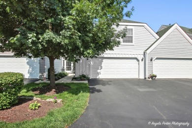 Lake Townhome/Townhouse For Sale in Wauconda, Illinois