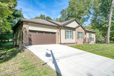 NEW CONSTRUCTION with stainless appliances in Lake Tansi Village - photo 2