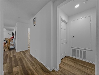 Motivated Sellers. Welcome home to Townsend Green, a stunning - photo 22