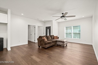 NEW CONSTRUCTION with stainless appliances in Lake Tansi Village - photo 10