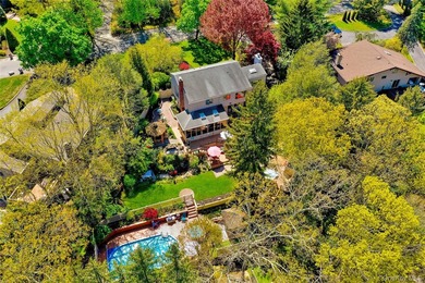 Welcome to Tuscany in Kings Park, an exceptional and rare - photo 39