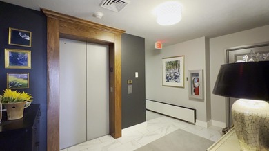 LIGHT-FILLED MODERN CONDO Step into a condo that instantly feels