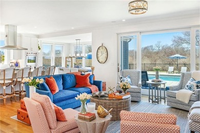 Custom crafted oceanside estate perfectly sited on a tranquil - photo 9