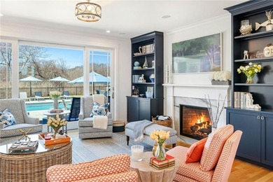 Custom crafted oceanside estate perfectly sited on a tranquil - photo 10