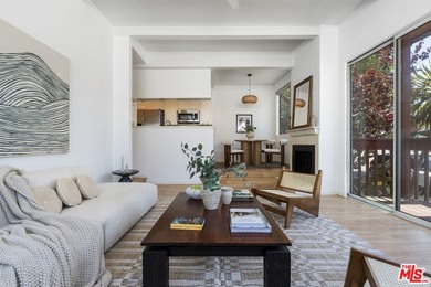 Perfectly located in the heart of Venice, just moments from - photo 11