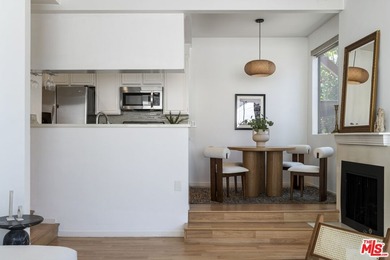 Perfectly located in the heart of Venice, just moments from - photo 12