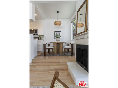 Perfectly located in the heart of Venice, just moments from - photo 13