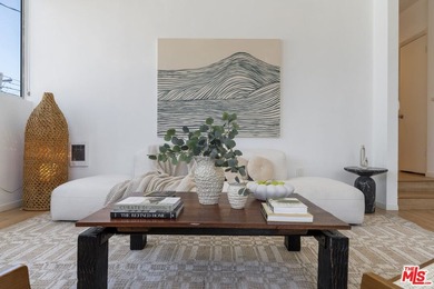 Perfectly located in the heart of Venice, just moments from - photo 15