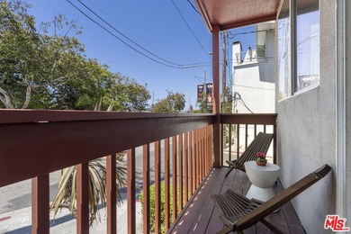 Perfectly located in the heart of Venice, just moments from - photo 19