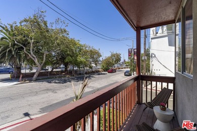 Perfectly located in the heart of Venice, just moments from - photo 20