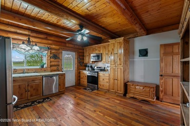 Stunning 2,532 sq ft log home on 90 working acres in the heart - photo 20