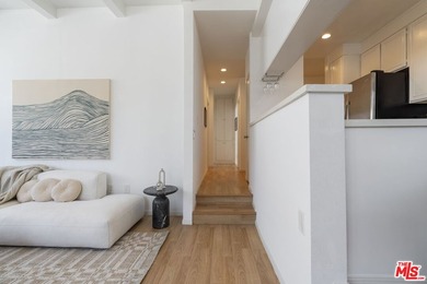 Perfectly located in the heart of Venice, just moments from - photo 21
