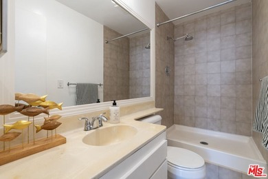 Perfectly located in the heart of Venice, just moments from - photo 22