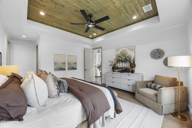 This custom-built Michael Christian Home offers a well-designed - photo 22