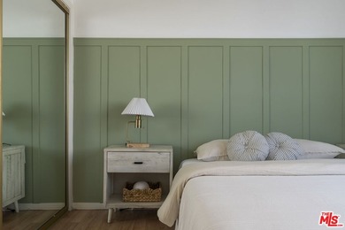 Perfectly located in the heart of Venice, just moments from - photo 24