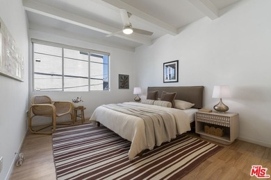 Perfectly located in the heart of Venice, just moments from - photo 25