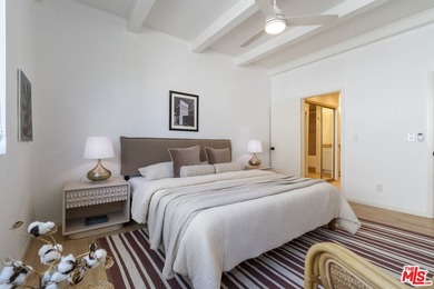 Perfectly located in the heart of Venice, just moments from - photo 27