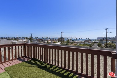 Perfectly located in the heart of Venice, just moments from - photo 35