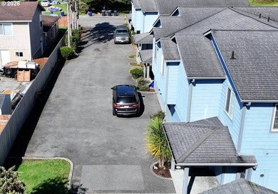 Three bedrooms and a spacious two-level layout set the tone for - photo 35