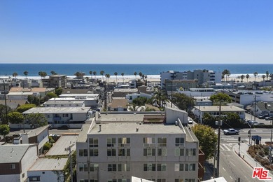 Perfectly located in the heart of Venice, just moments from - photo 38