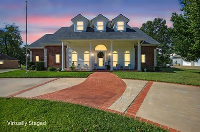 Experience a life of luxury at this gorgeous golf course home - photo 1