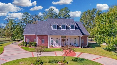 Experience a life of luxury at this gorgeous golf course home - photo 2