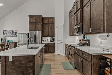 Rare 5 bedroom, 3 bath home in the desirable Villas at Sage - photo 8