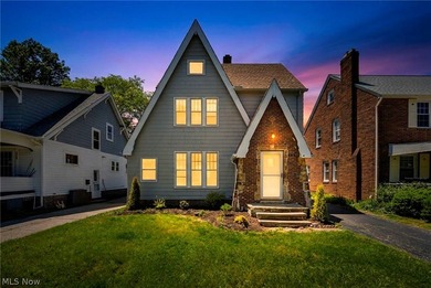 Don't miss this beautifully maintained Colonial-style home in - photo 1