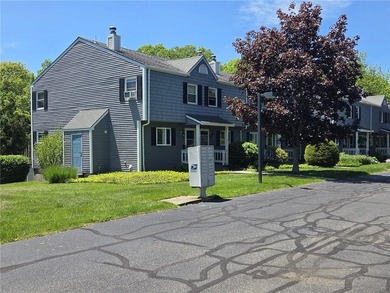 This inviting end-unit townhouse, part of the 12-unit Barclay - photo 2